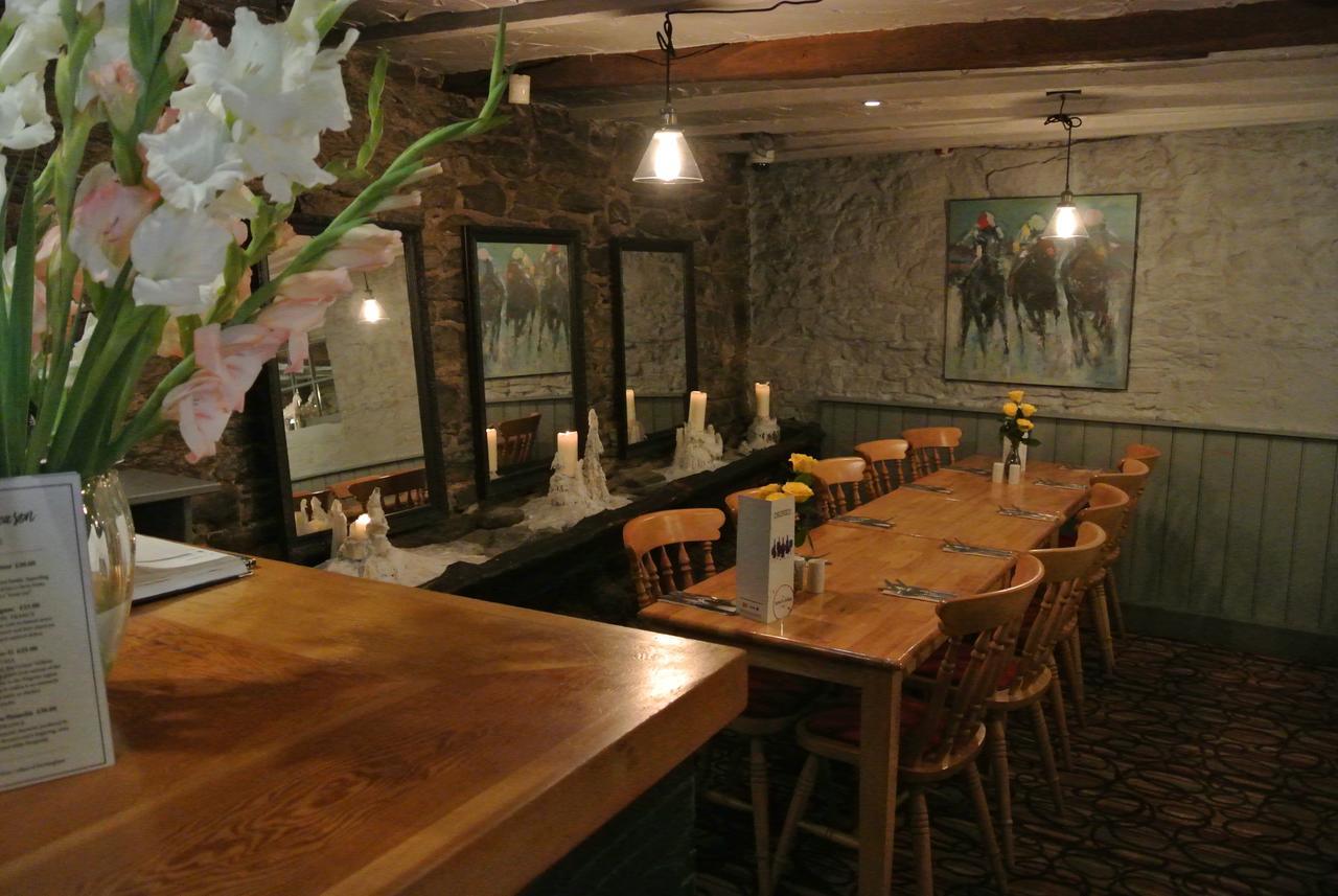 The Horse & Jockey Inn Knighton  Eksteriør billede