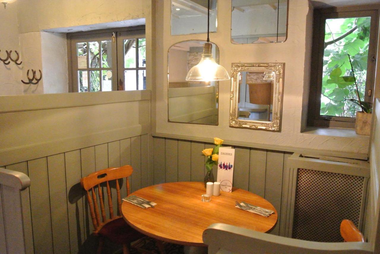 The Horse & Jockey Inn Knighton  Eksteriør billede