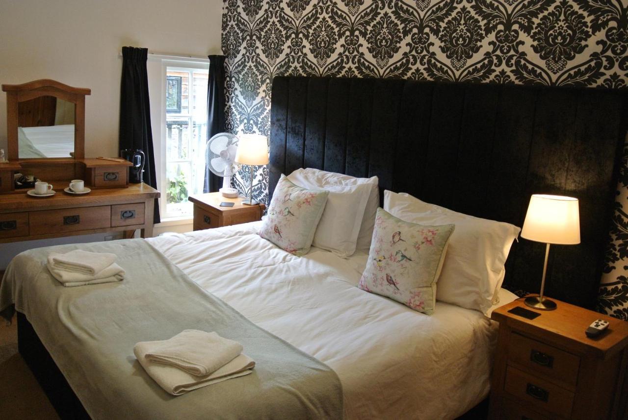 The Horse & Jockey Inn Knighton  Eksteriør billede